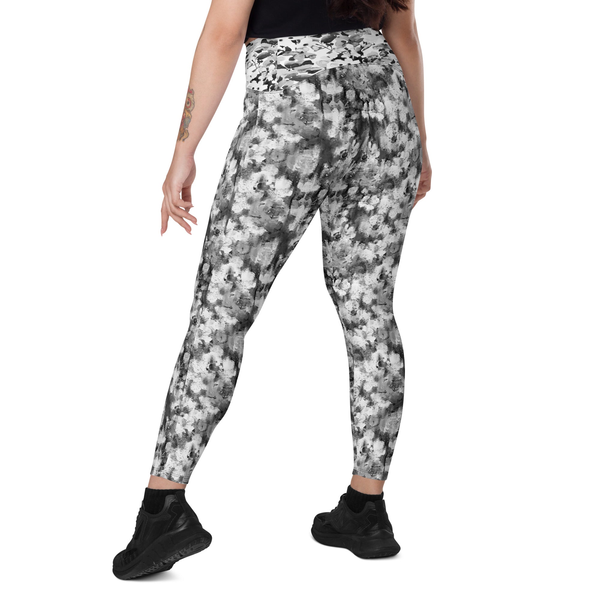 Black and White Blurred Flowers Crossover leggings with pockets