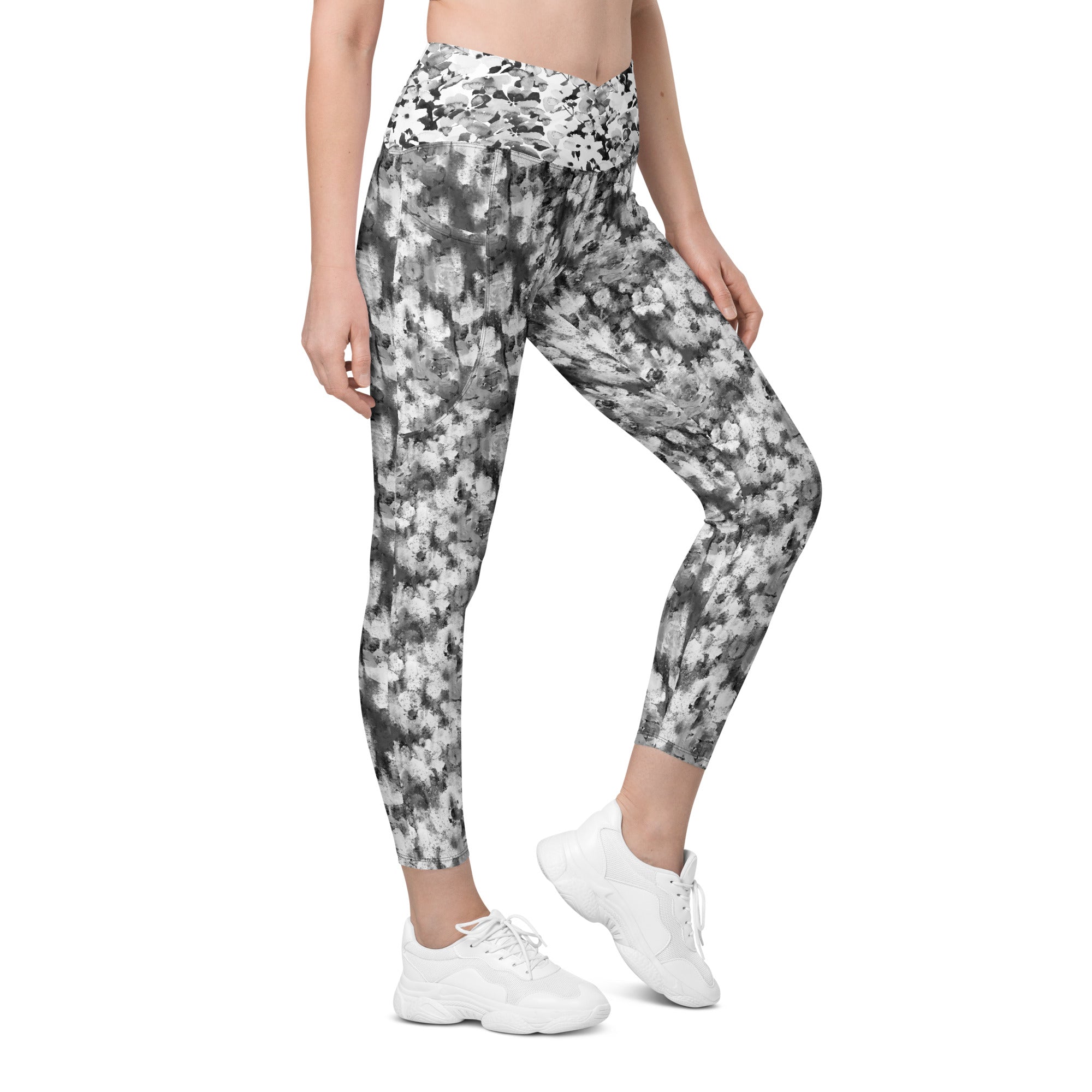 Black and White Blurred Flowers Crossover leggings with pockets